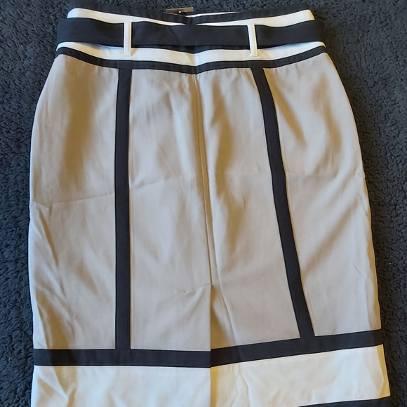 2/$20 EUC colour-block pencil skirt - Picture 2 of 4
